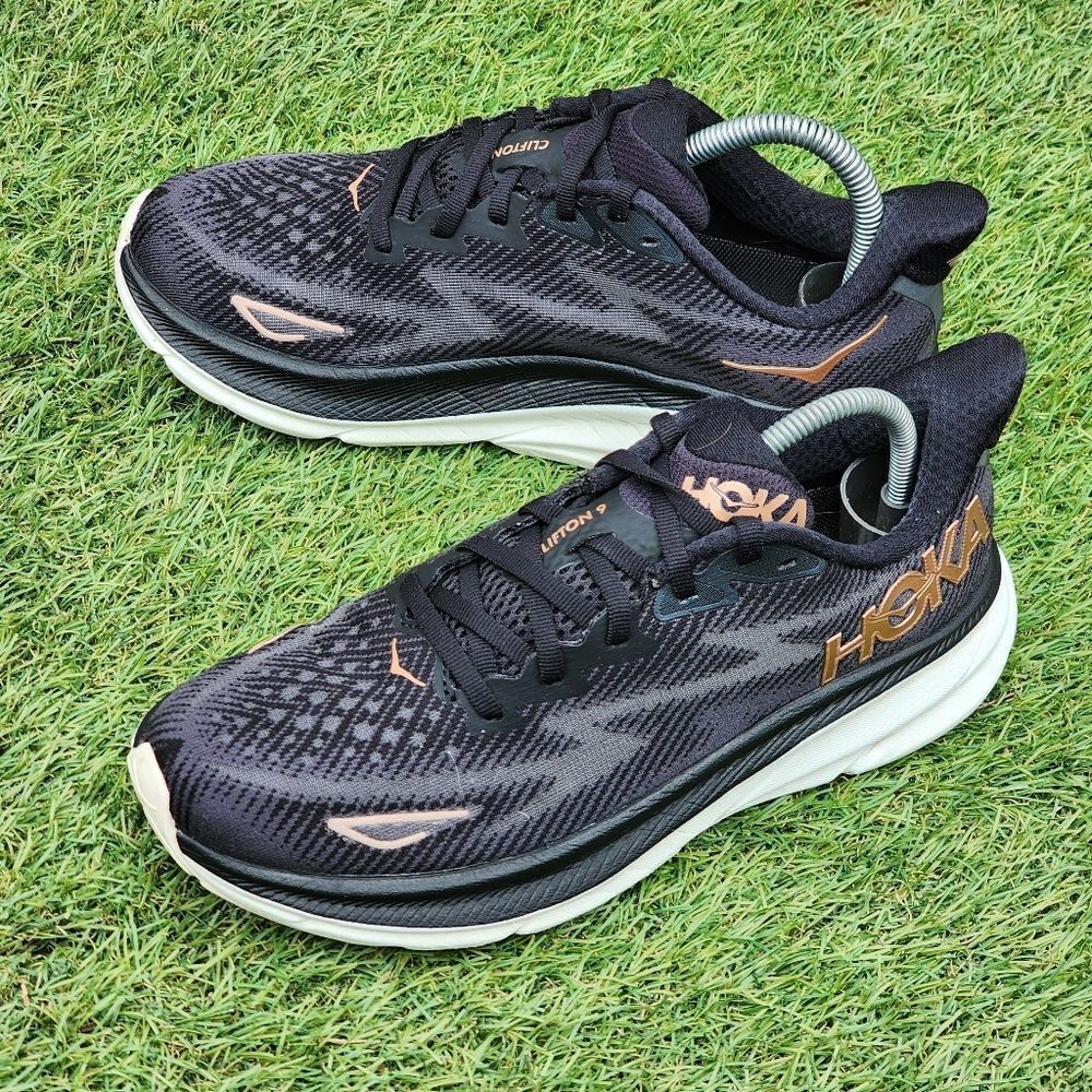 HOKA CLIFTON 9 - Womens Athletic Shoes - SIZE 7.5B